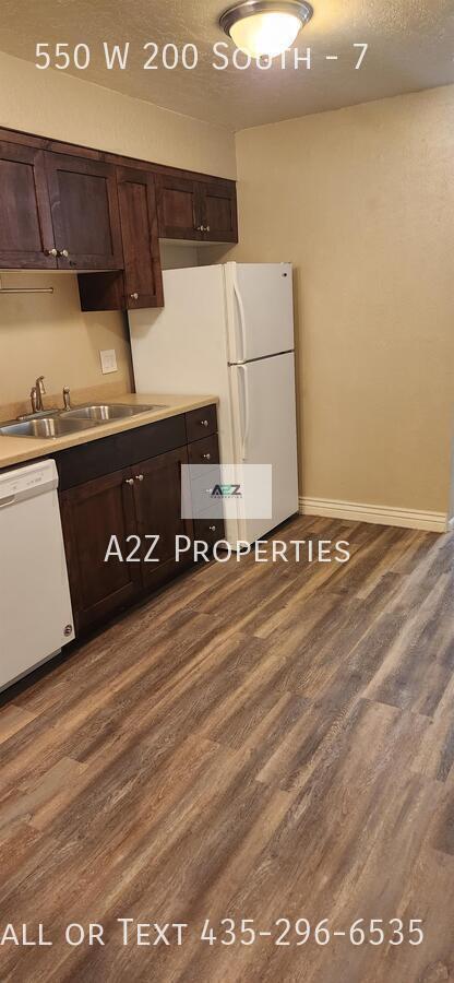 Building Photo - 550 W 200 S