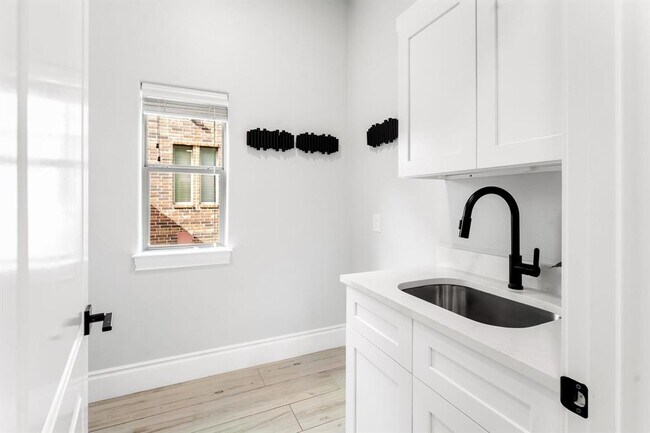 Building Photo - 13500 Coleto Creek Trail