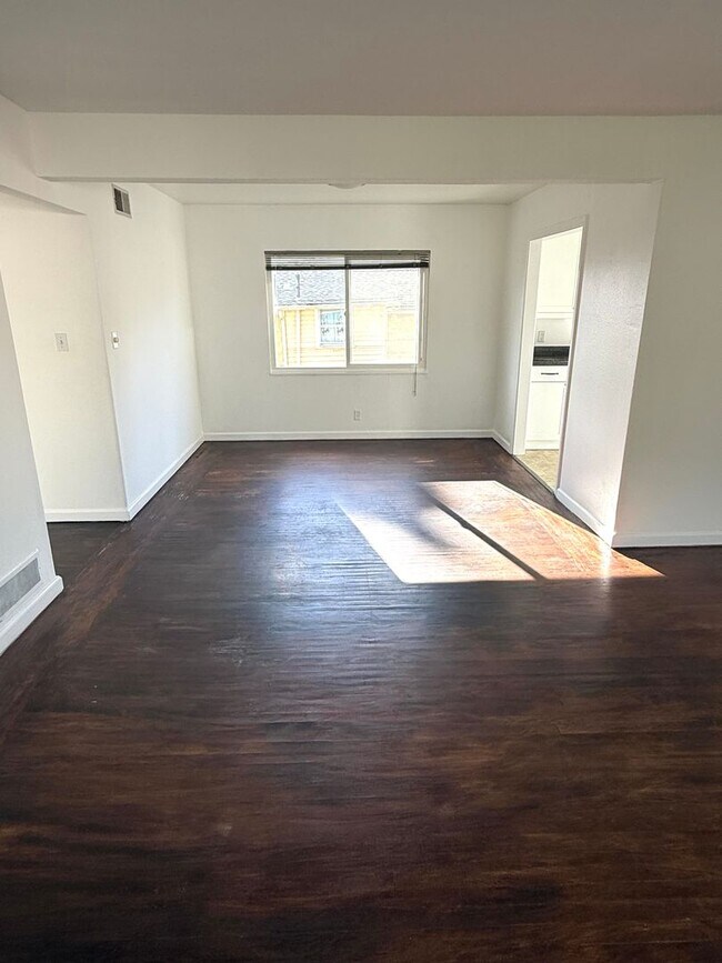 Building Photo - 4115-4117 Walnut Street