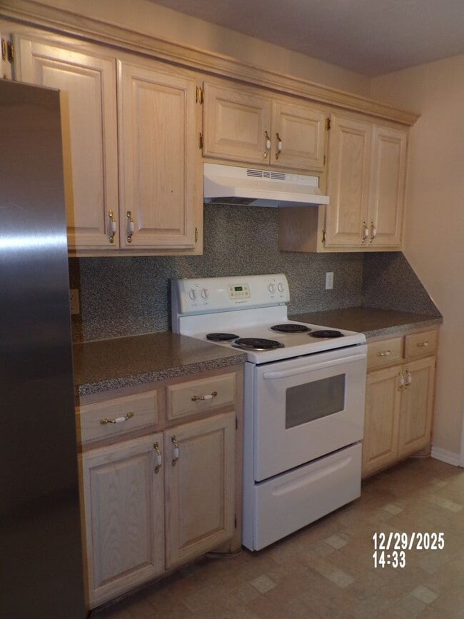 Building Photo - Fantastic eastside home