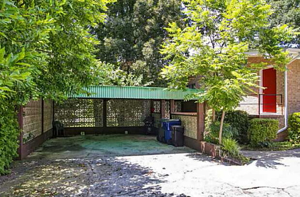 carport - 3905 Jackson Street