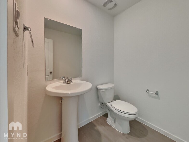 Building Photo - 539 Layne Overlook