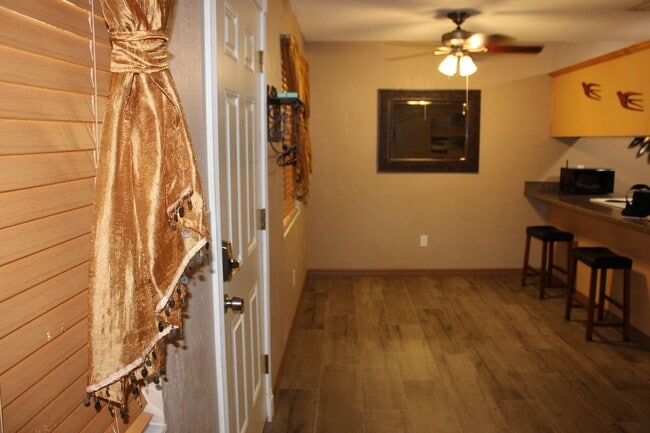 Building Photo - 2 Bedroom  Condo For Rent