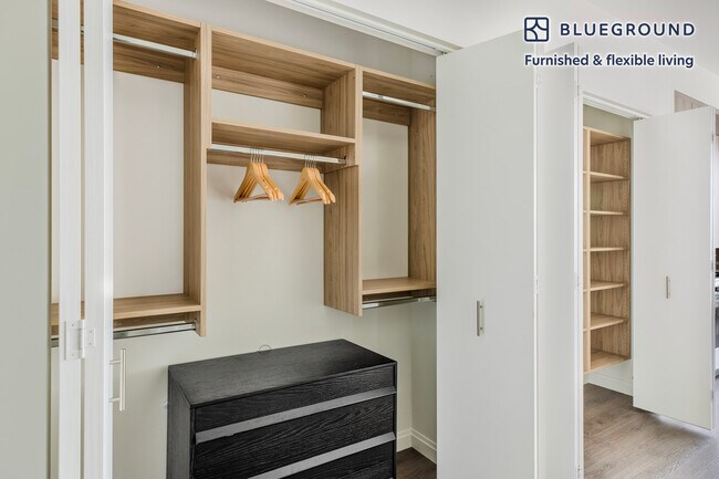 Building Photo - 1000 S Michigan Ave