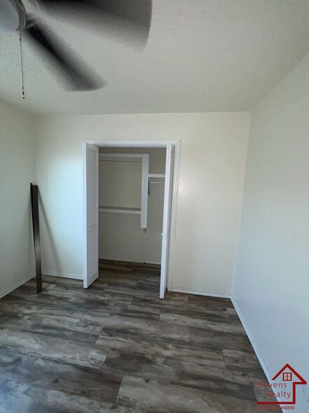 Building Photo - 2111 NW Lindy Ave