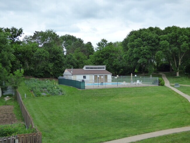 Building Photo - 2 Bedroom / 2 Bath Condo with 1,200 Square Feet, Luxury Finishes, and Great Amenities!