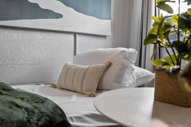 Building Photo - 12101 Everglades St