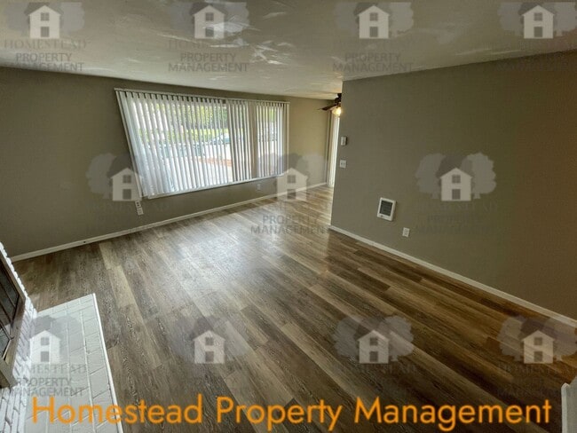 Building Photo - 661