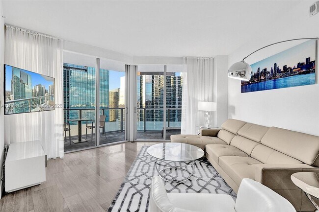 Building Photo - 1300 Brickell Bay Dr