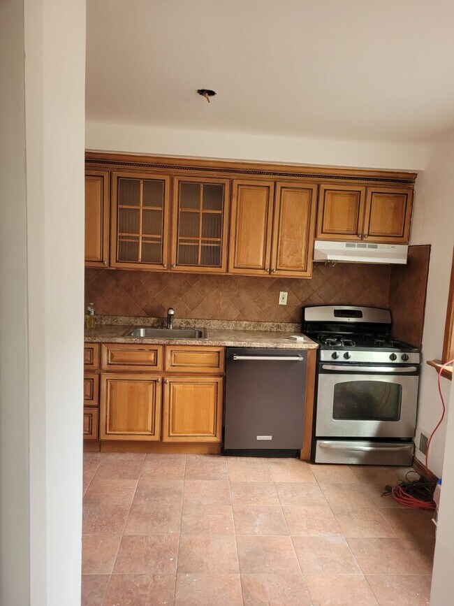 Building Photo - 2732 E 65th St