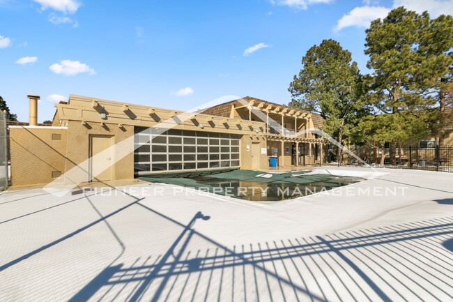 Building Photo - Gorgeous Condo with Central AC and Balcony