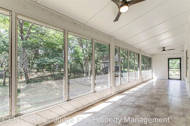 Building Photo - 4 br, 3 bath House - 10749 Legg Drive