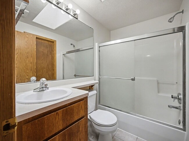 Building Photo - NAVAB02