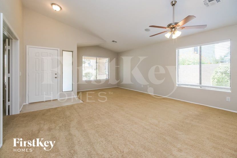 Building Photo - 98 E Clairidge Dr