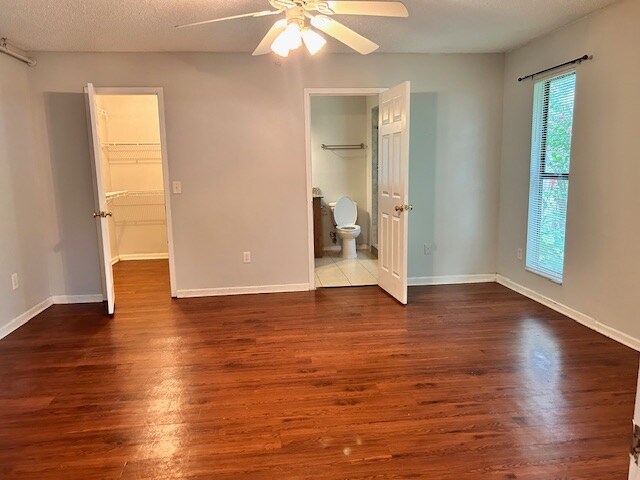 Building Photo - 4294 Tanglewilde Dr S