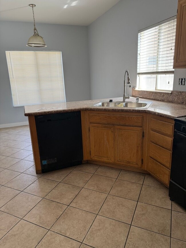 Building Photo - Move -in- Ready