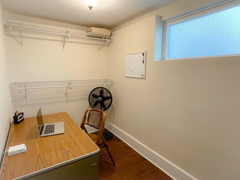 Building Photo - 1032 Granville Ct N