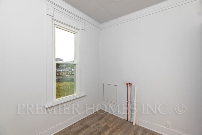 Building Photo - 3 Bed Single-Family Home Near Aultman Hospital – $1,595/mo