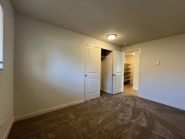 Building Photo - Bright and Airy Home with Stainless Steel Kitchen, Vaulted Ceilings & Washer + Dryer