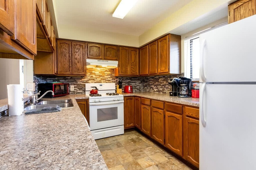 Building Photo - 6542 Bella Vista Dr NE