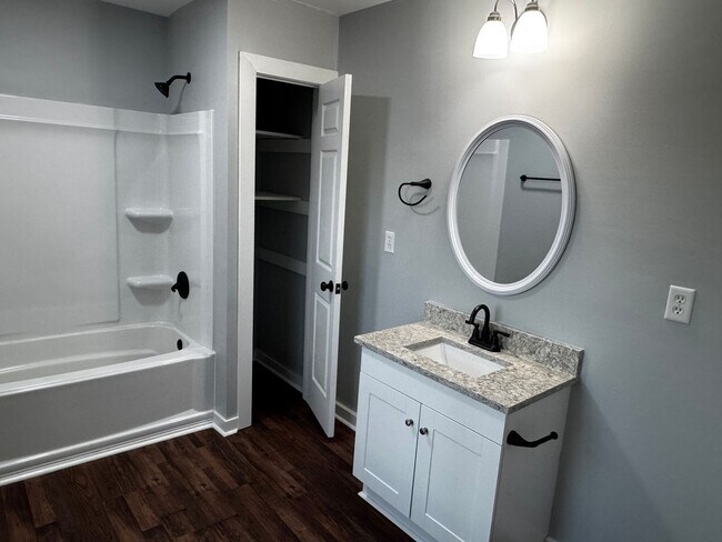 Building Photo - Modern 3BR / 2.5BA Home with Granite Kitchen, Loft and Storage