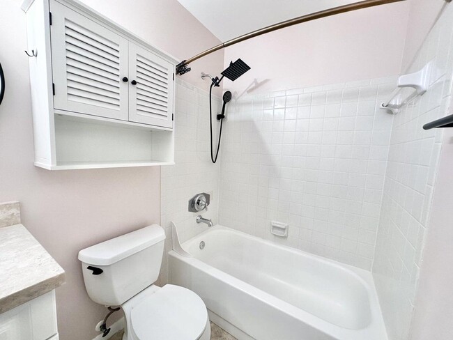 Building Photo - 104 Lakewood Dr