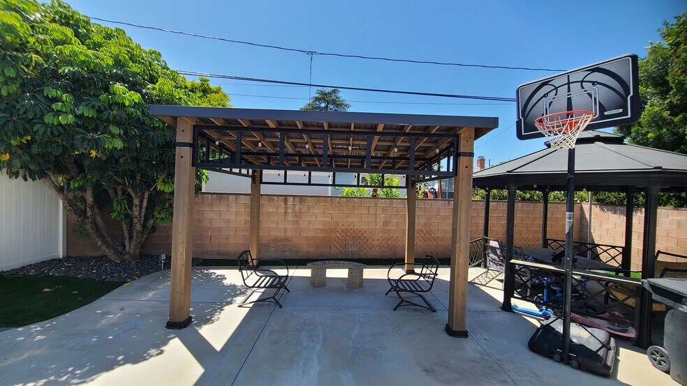 Building Photo - 2019 N Manning St