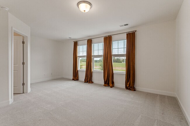 Building Photo - 30 Snowshill St