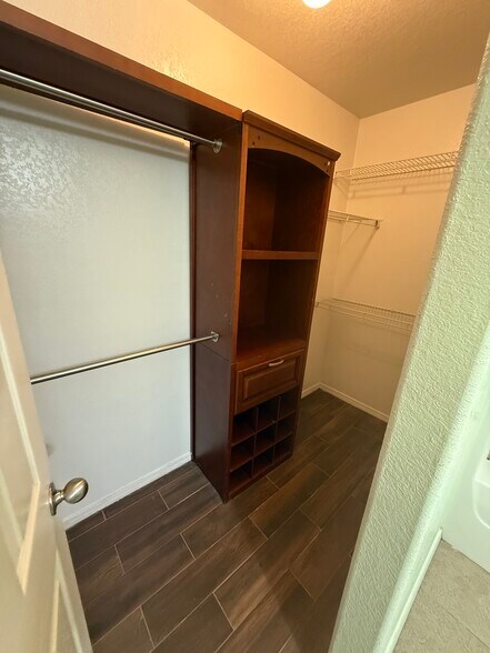 Walk in closet in the main bedroom - 2410 Ridgeway Ln