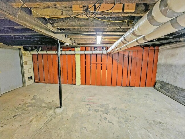 Building Photo - 224 S Pacific Ave