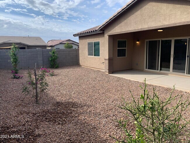 Building Photo - 41599 N Willow Ct