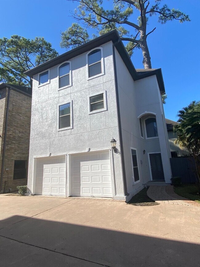 Building Photo - 3710 Sherwood Ln