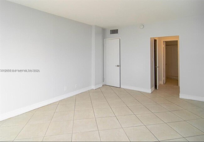 Building Photo - 1455 N Treasure Dr