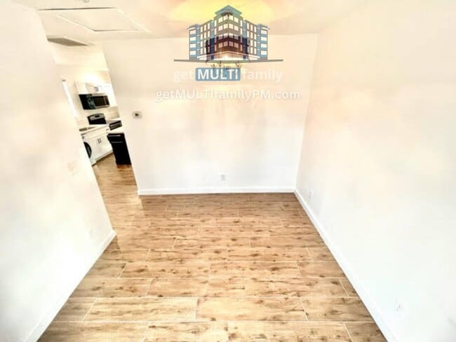 Building Photo - 1402 E McKinley St