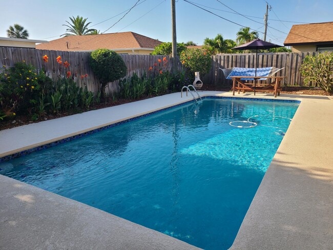 Building Photo - 725 Hibiscus Dr