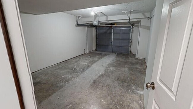 Building Photo - 1301 Cynthia St
