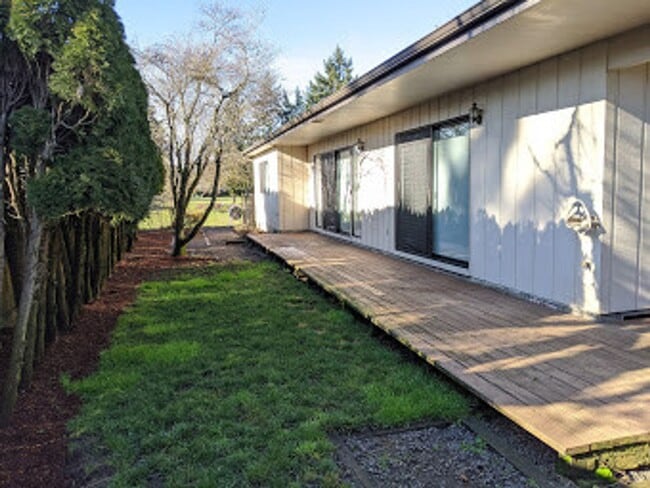 Building Photo - Updated 3-Bedroom, 2.5-Bath Home ~ Solid S...