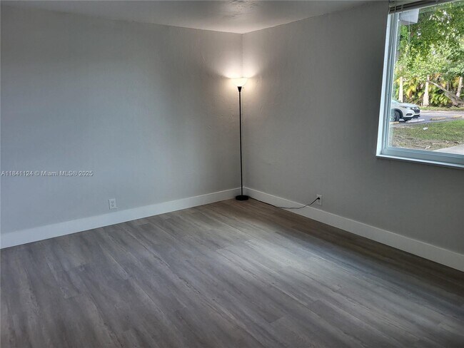 Building Photo - 9125 SW 77th Ave