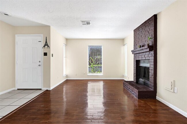 Building Photo - 4426 Jamaica Ln