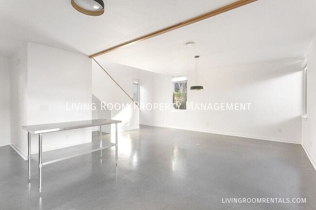 Building Photo - 4863 NE Going St