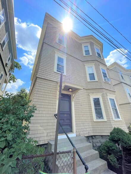 Building Photo - 15 Belmont Sq