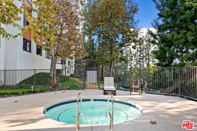 Building Photo - 2122 Century Park Ln