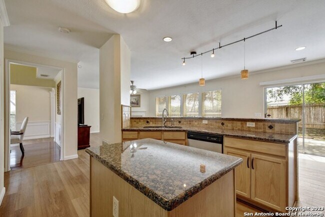 Building Photo - Braun and 1604 Area in Greenbriar gated community