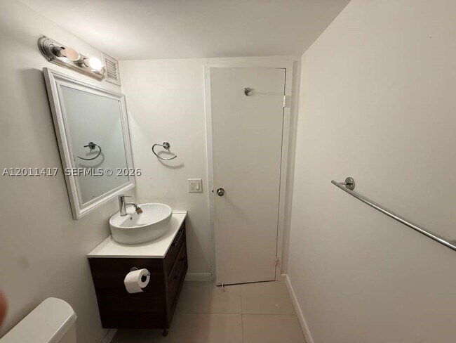 Building Photo - 2049 S Ocean Dr
