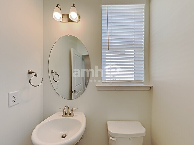 Building Photo - 406 Levon Ct