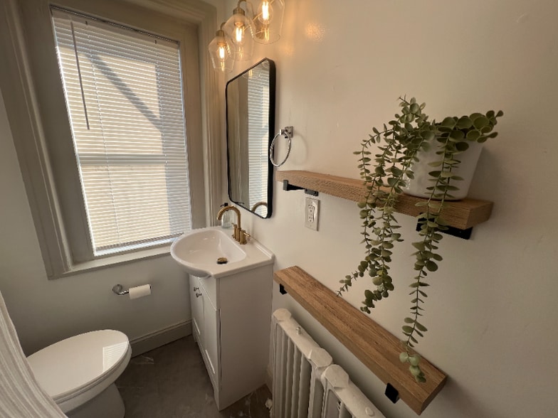 Building Photo - 513 E Montgomery Ave