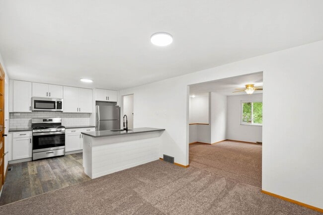 Building Photo - AVAILABLE AUGUST 1ST!! DON'T MISS TIS GORGEOUS 3 BEDROOM IN PENN HILLS!