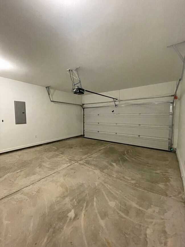 Building Photo - Home for Rent in Calera, AL!!! Available to View Now!!!