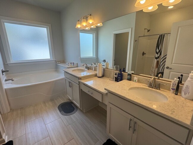 Building Photo - Immaculate Four Bedroom Home in Joliff Lan...