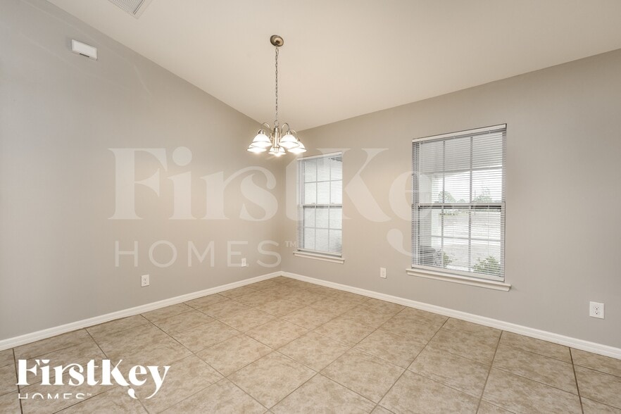 Building Photo - 2912 NW 18th Pl